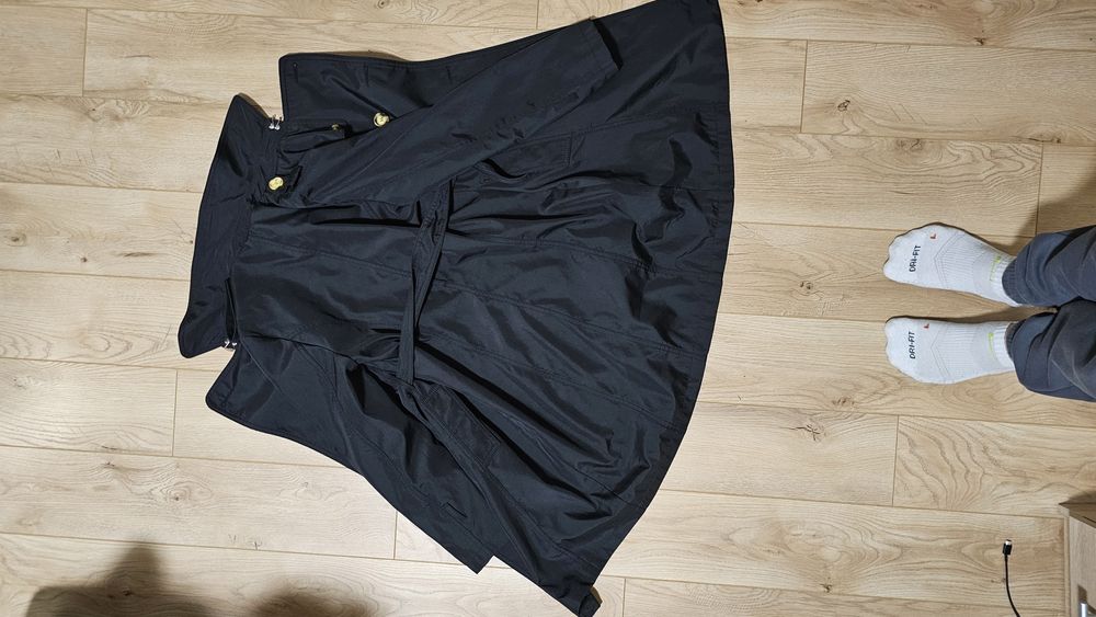 Sapca și palton Burberry