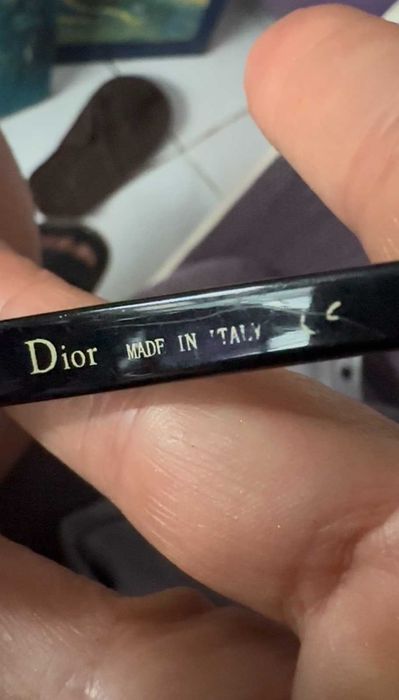 много видове очила, повечето маркови с цени от 8 до 22 лв