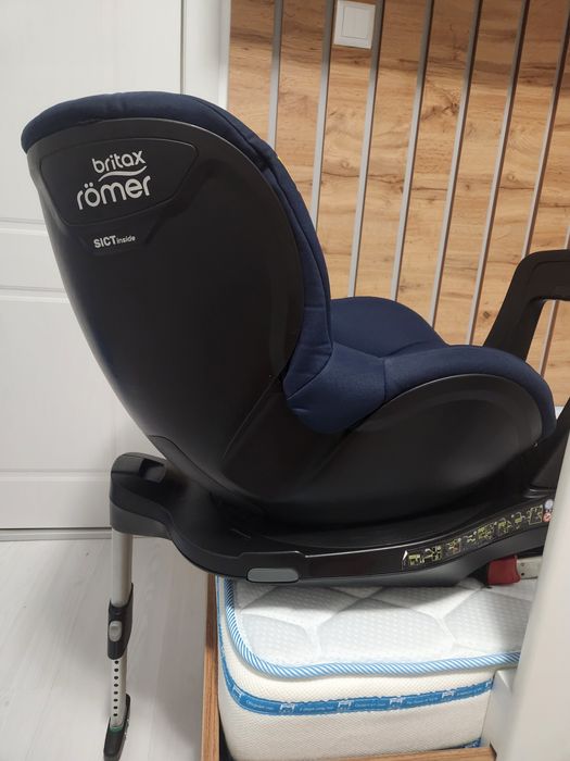 Стол за кола ISOFIX Britax Romer Swingfix M i-Size + ПОДАРЪК