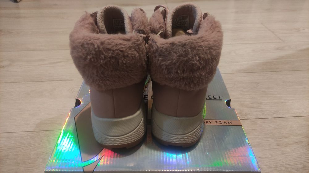 Дамски зимни обувки Skechers