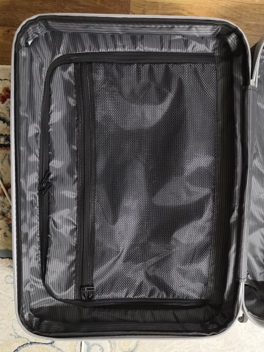 Продам новый чемодан