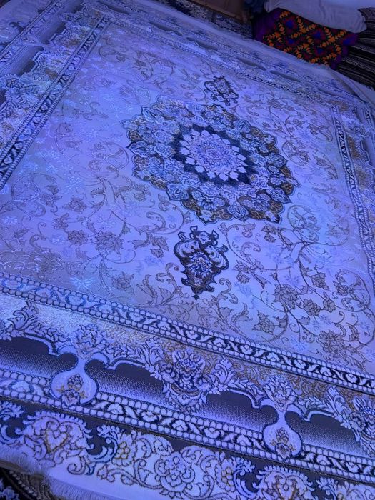 Гилем сатылады..