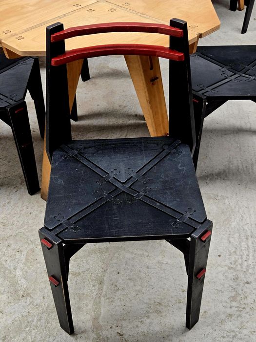 Дървени маси и столове