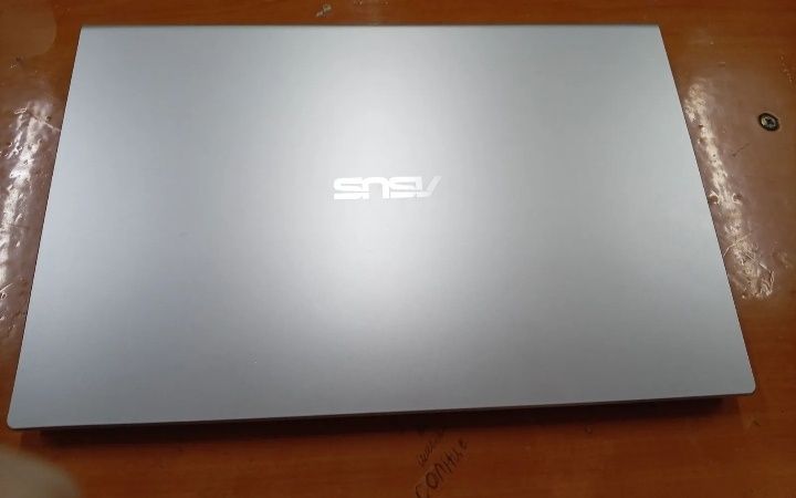 Asus noutbuk sotildi