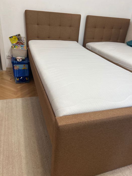 2 Paturi tapițate 90/200 stare excelenta