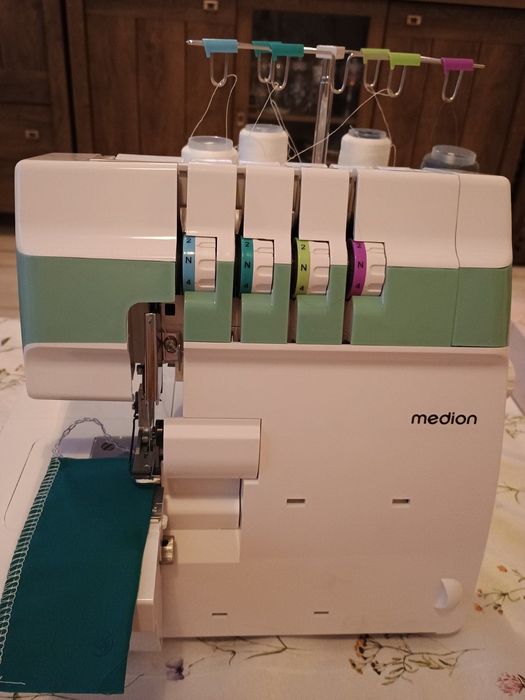 Оверлог шевна машина MEDION MD 19169, 4-конечен, 90W, 1200 об/мин, LED светлина