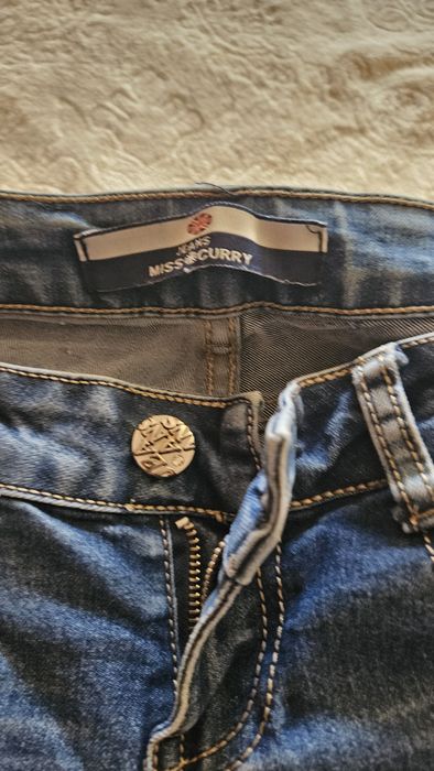 Дамски дънки различни модери