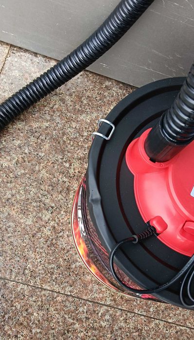 090304	Прахосмукачка за пепел 1000W 18L RD-WC02N