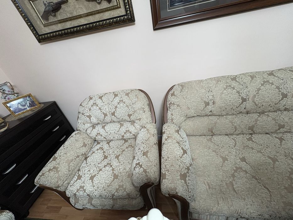 Угловой  диван и кресло