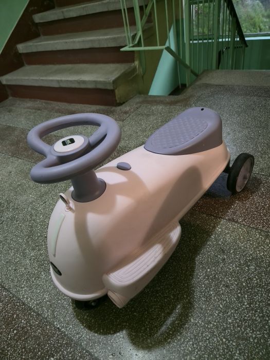 De vânzare - mașinuță si scuter electrice -