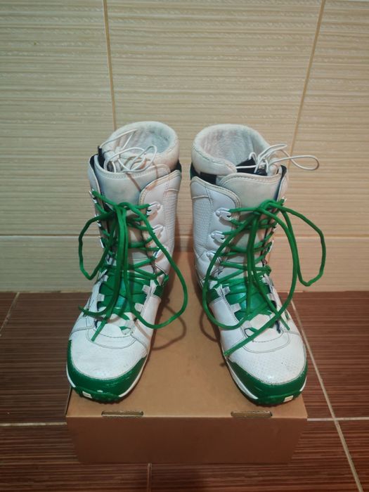 Boots snowboard 45,5 Nideker