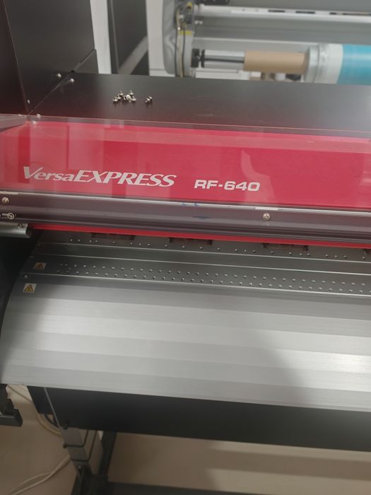 Vând imprimanta plotter roland