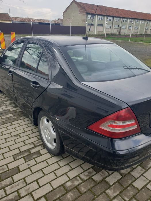 Vând Mercedes-Benz C2200