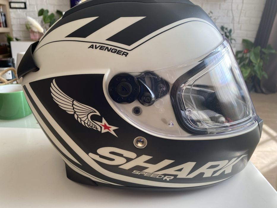 Каска Shark Speed R Avenger