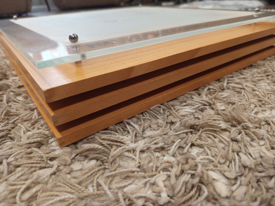 Vând plafonieră lemn masiv.