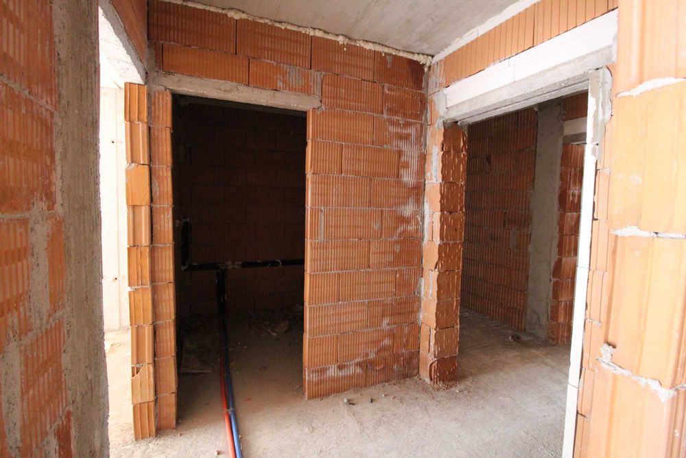 Продава се Двустаен апартамент в Пловдив, Тракия - 72 кв.м за 897 €/кв.м - Снимка #2