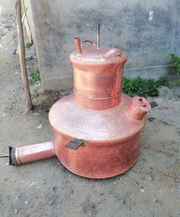 Vând cazan de 80 l 90l 100l 110l 120l litri de facut palinca 
Mai multe detalii la telefon 
Lucrăm fără avans 
Facem și alta capacitate la comanda