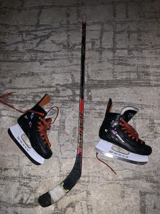 Продам клюшку б/у царапины есть