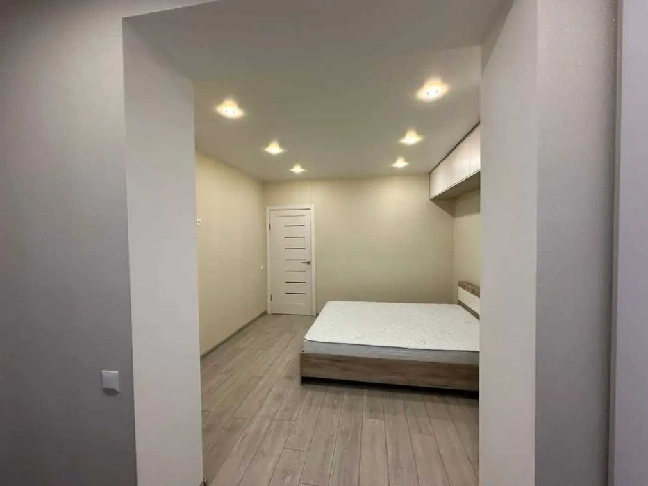 Дава се под наем Тристаен апартамент в София, Център - 100 кв.м за 612 € - Снимка #1