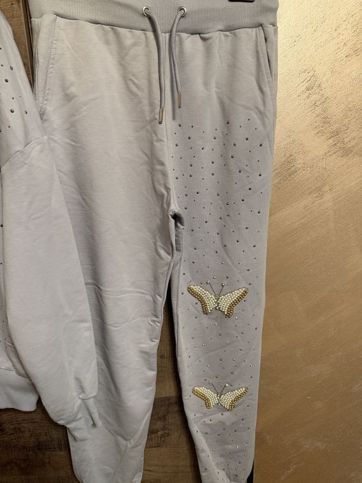 Анцуг светло лилав