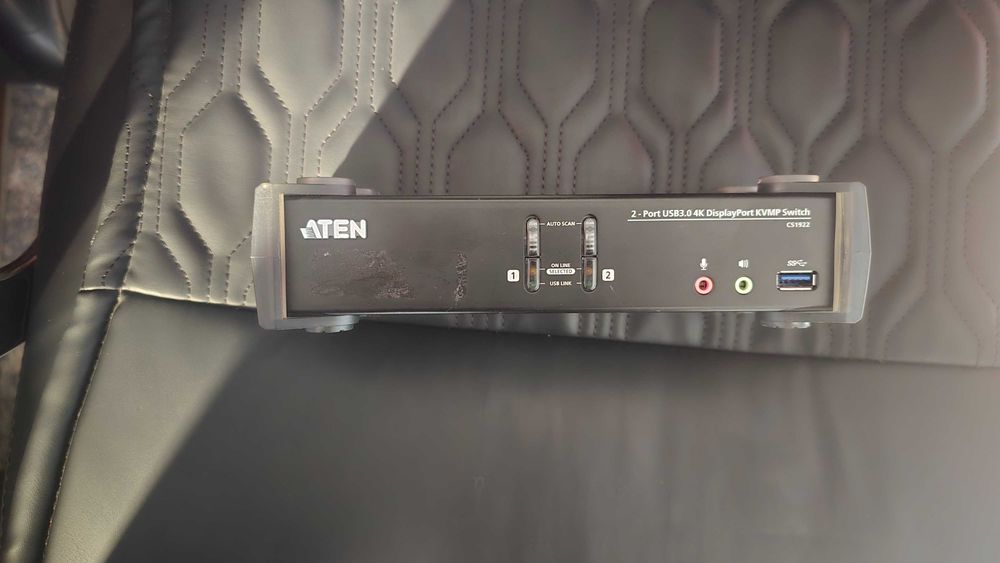 4K 2-Port USB DisplayPort KVM Switch