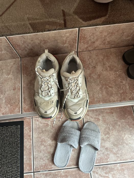 Se vinde balenciaga triple s