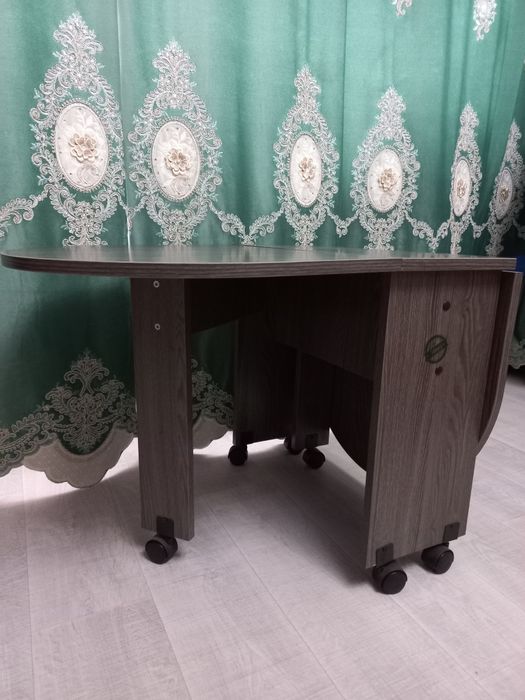 Стол (журнальный) новая