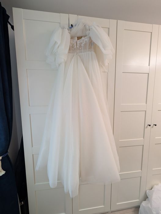Rochie mireasa in V, A line, cu trena si voal, maneci