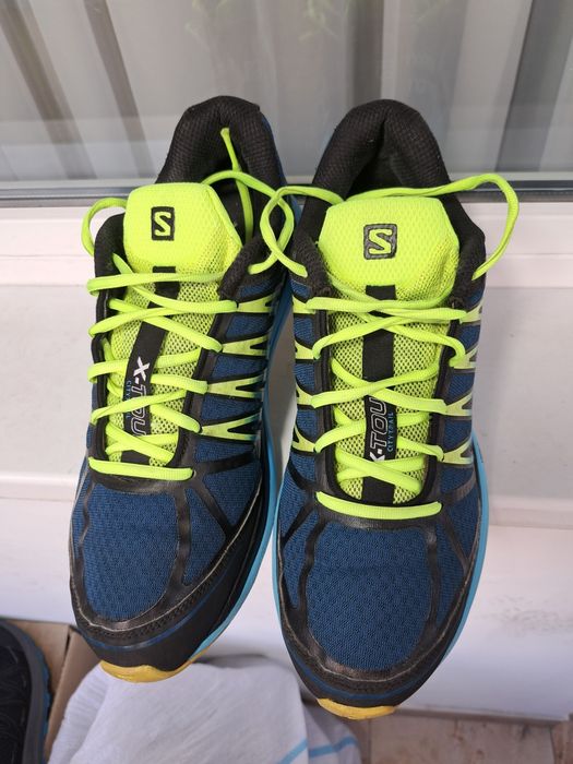 Vând pantofi sport Salomon  nr 45