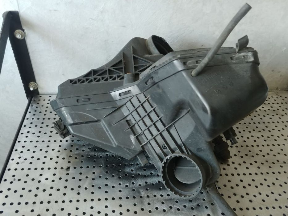 carcasa filtru aer 2.0 tdi audi a4 b8 8k  8k0133835ad  8r0133837d