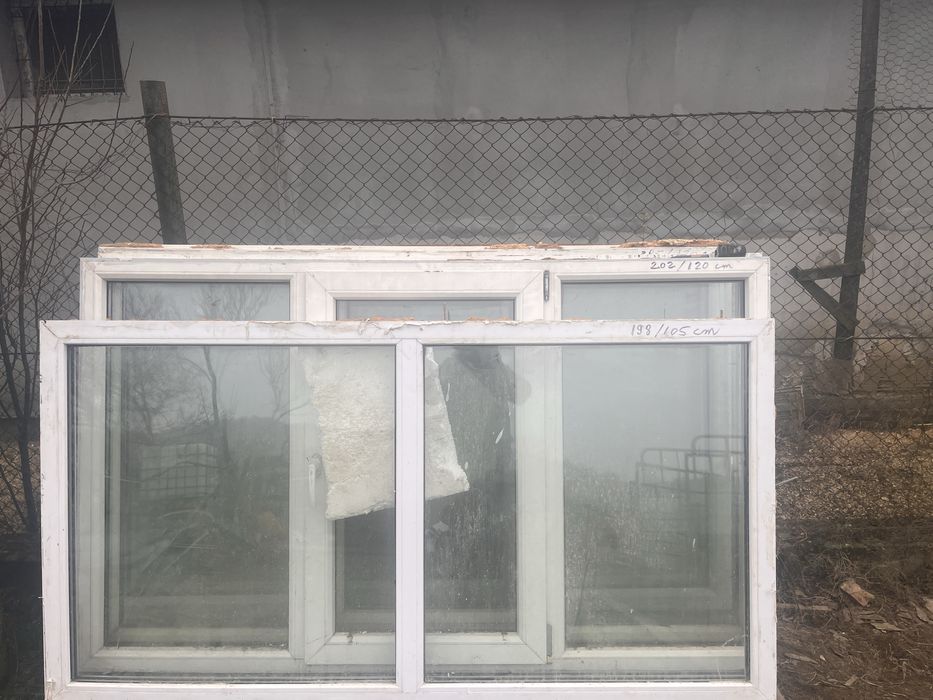 De vânzare uși geamuri second Hand de termopan și calorifere din tablă