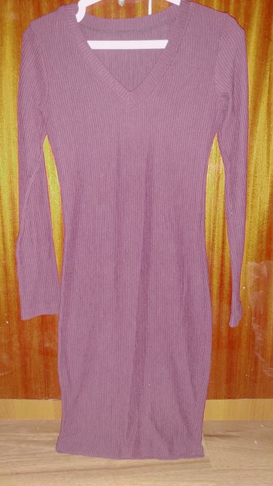 Платье бордовое тянется