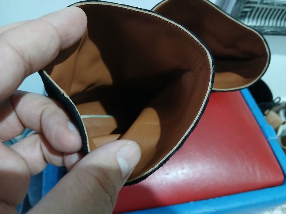 Ghete de dama din piele naturala marimea 38 in stare perfecta.
Nu au n