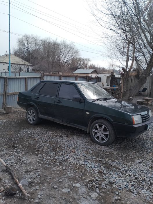 Автомобиль 21099