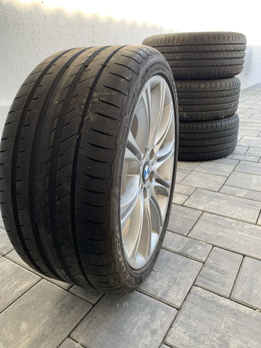Vând jante BMW în 2 dimensiuni cu cauciucuri