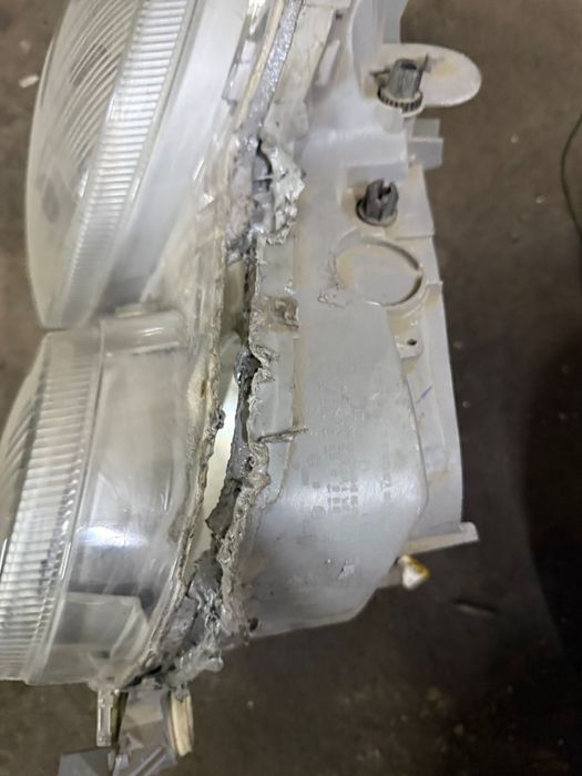 Продам фара на мерседес 210 дорест