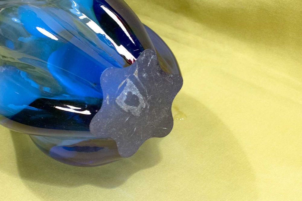 Ваза Синего оттенка с белыми вставками, рванные края