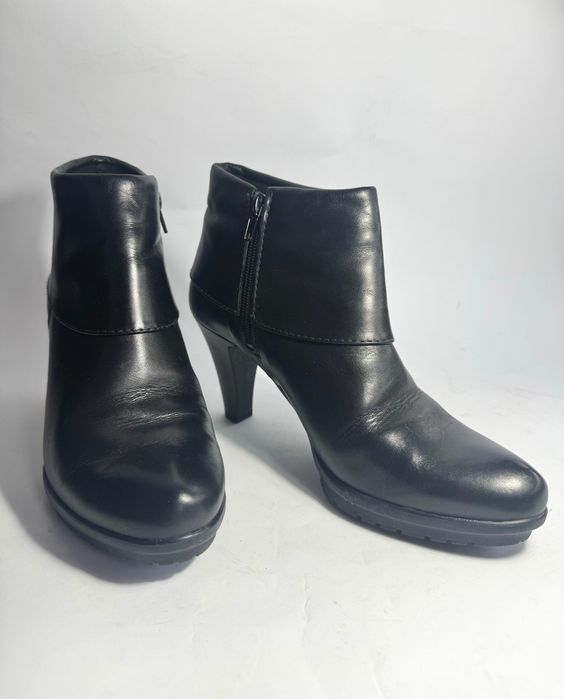 Дамски боти на ток от естествена кожа, Черни кожени боти, Tamaris, 37