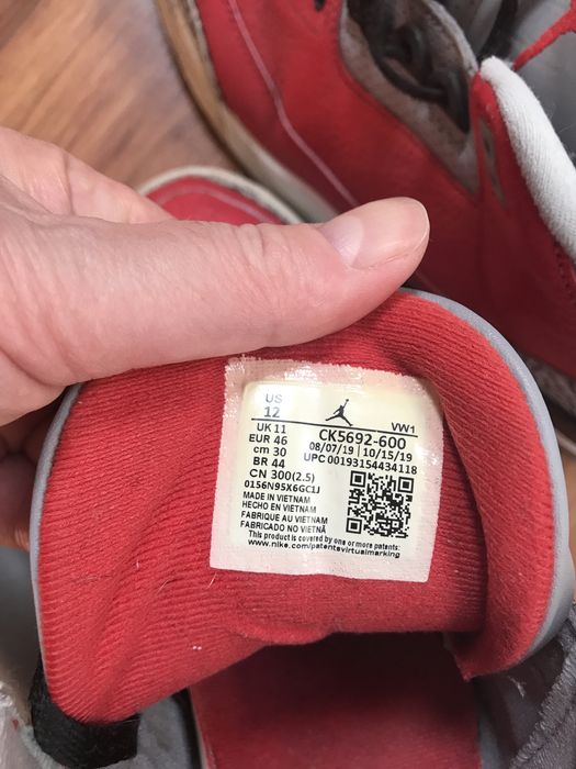 Adidasi marca NIKE JORDAN marimea 46