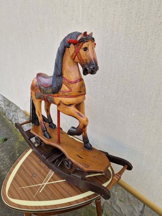 Уникална огромна антикварна дървена играчка люлка