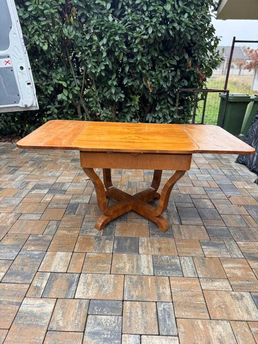 Set Mobilier Vintage – Masa din lemn masiv + 4 scaune tapitate