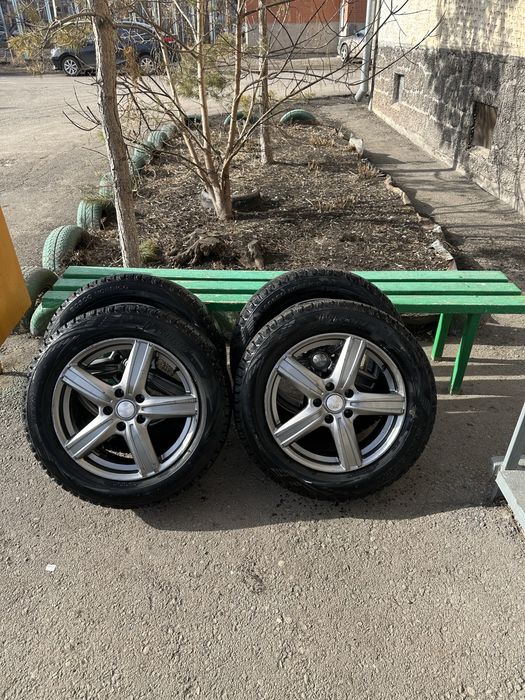 Продам Диски 215/60/17 с резиной(зима)