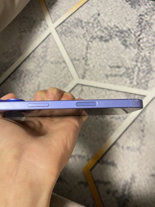 продам айфон 16 с гаранитей