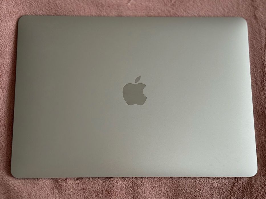 MacBook Air 2020, 256 ГБ — отличное состояние