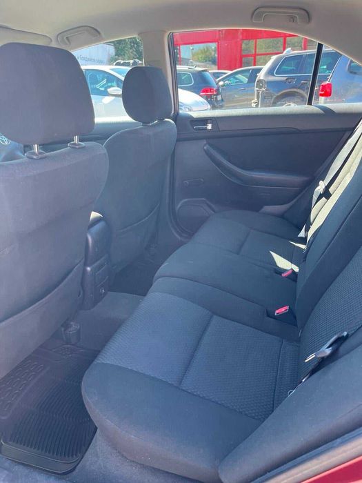 Toyota Avensis, 2004 година, бензин, в движение, цвят бордо
