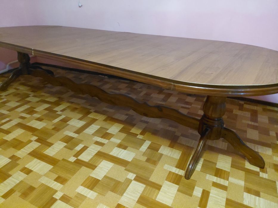 Стол, стулья 14 штук.