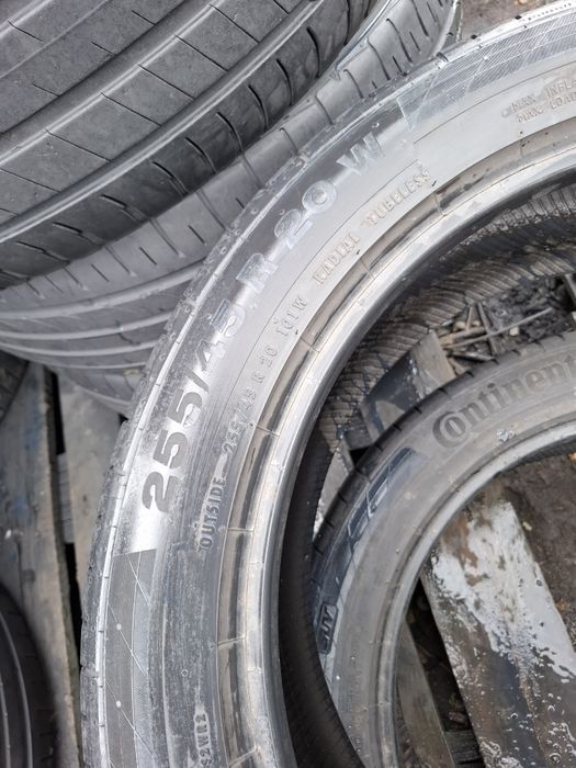 Vand 2 anvelope 255 45 20 continental de vara bune