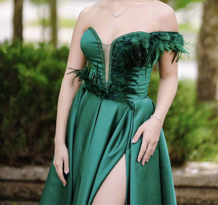 Продавам официална бална токля.