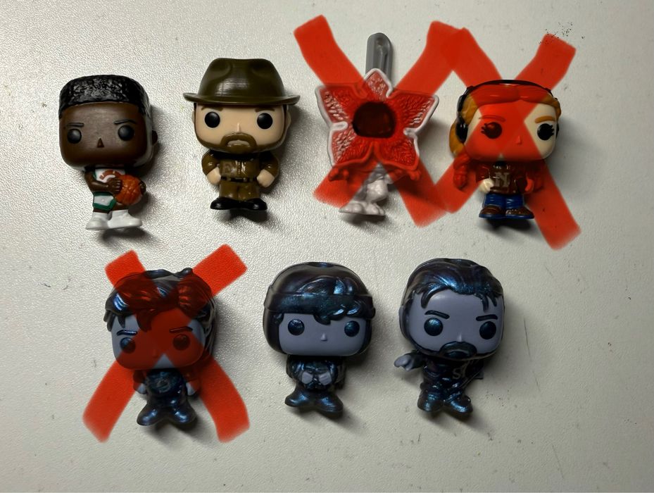 Продам фигурки kinder stranger things