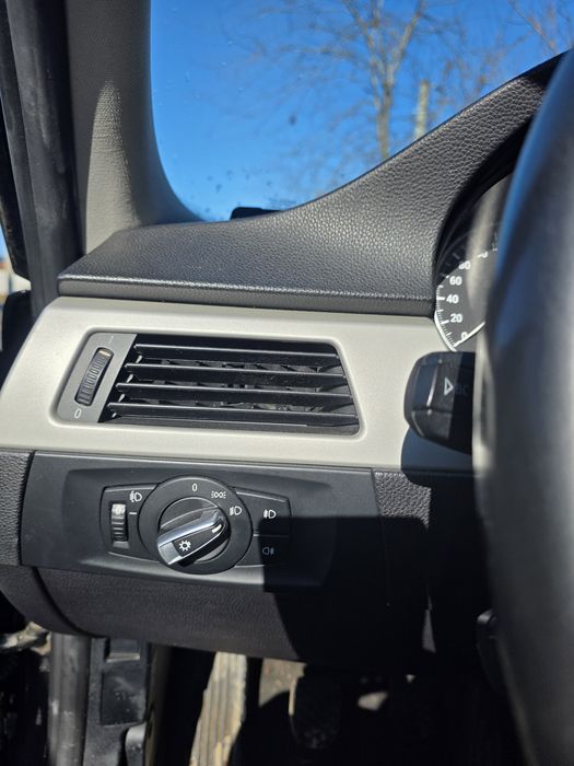 BMW SERIA 3 318D an 2011